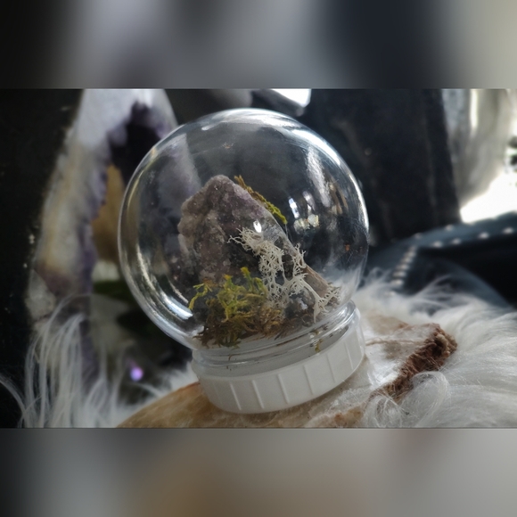 Cluster Fux Crystals Other - Plastic Moss Dome w/ Thunder Bay Amethyst